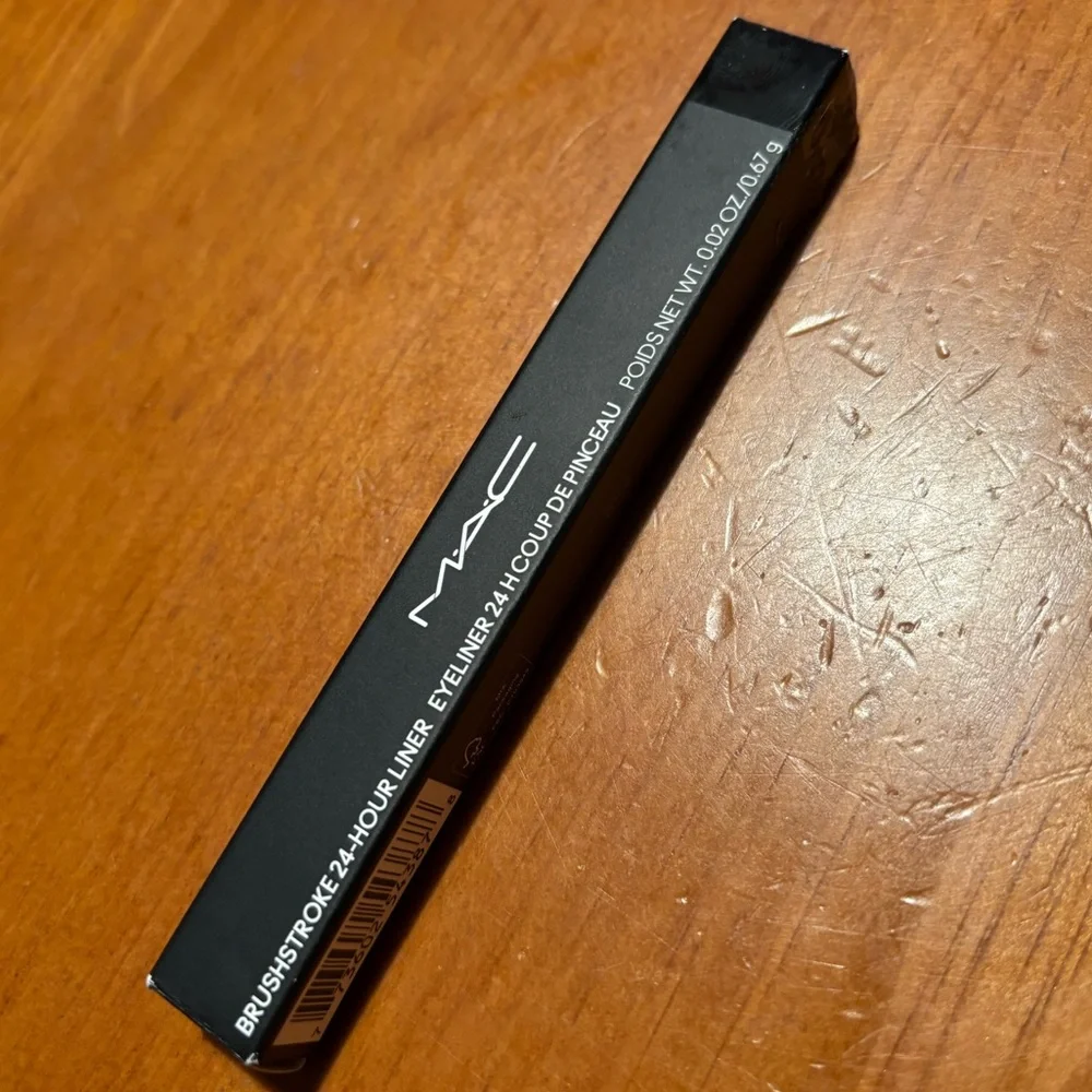 MAC Brushstroke 24-Hour Liquid Eyeliner